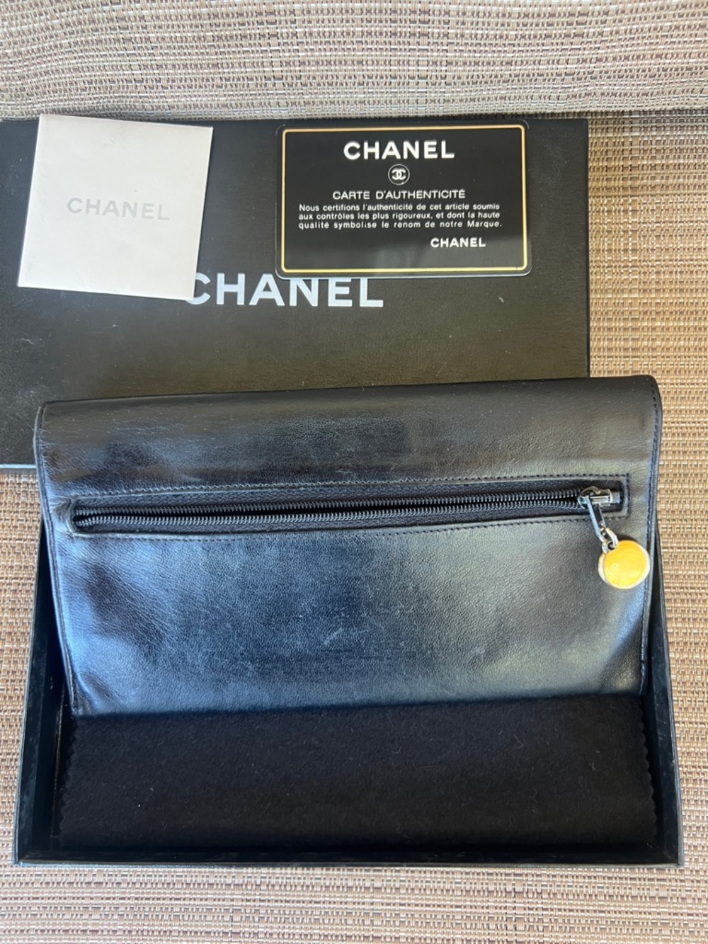 CHANEL Black CC Logo Leather Wallet Clutch - Picture 2 of 9